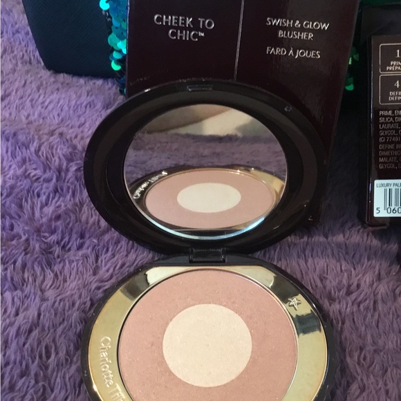 NWT Charlotte Tilbury’s Iconic Cheek To Chic Swish & Glow Blush - Pillow Talk - Picture 6 of 11